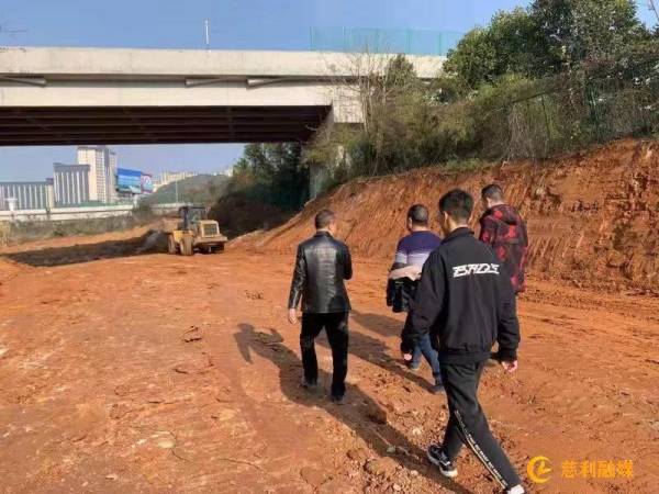 慈利县我和小伙子作爱时高潮、慈姑建材公司：现场踏勘建筑垃圾综合治理项目建设情况